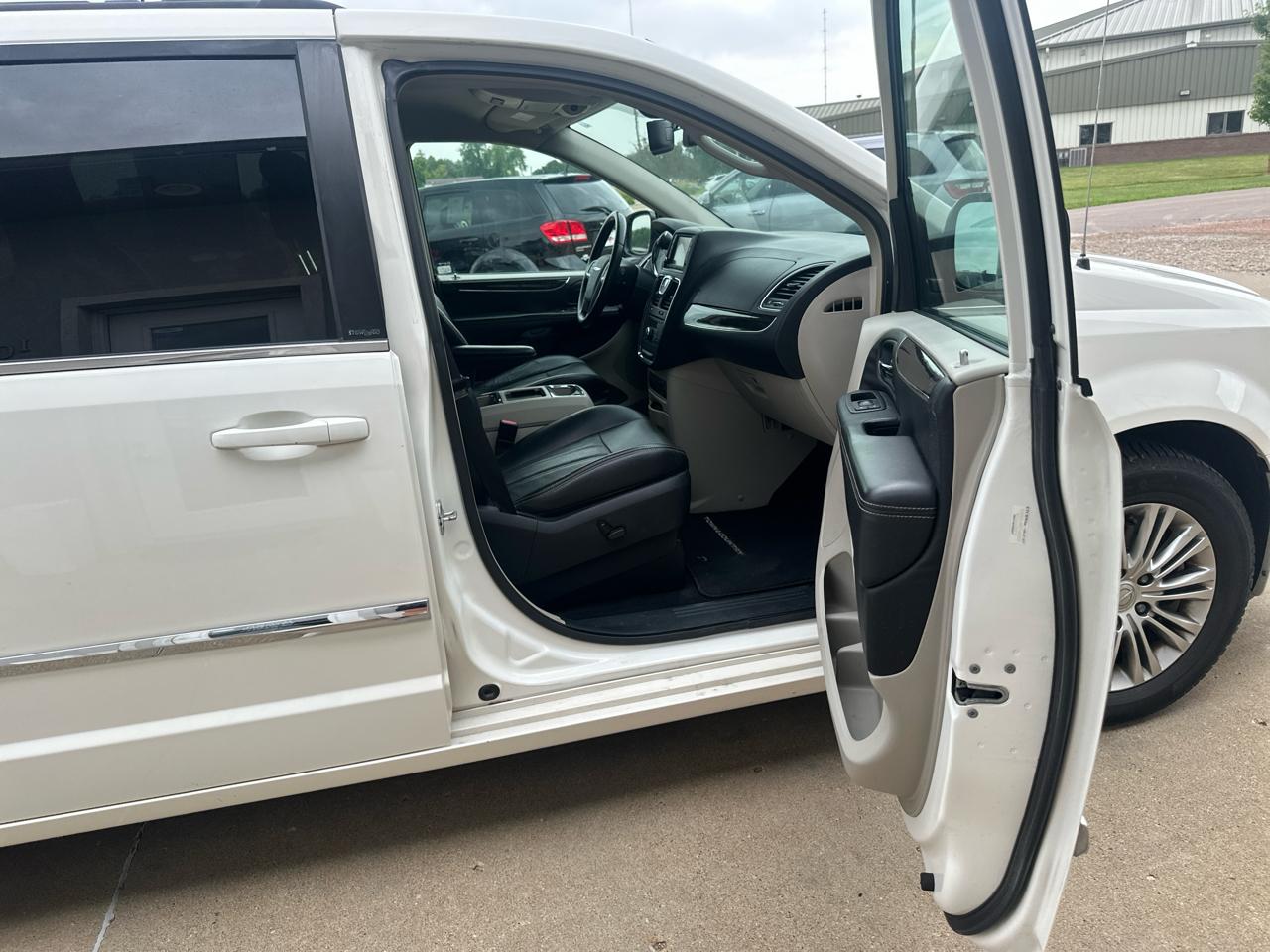 Chrysler Town & Country 4dr Wgn Touring-L 2013