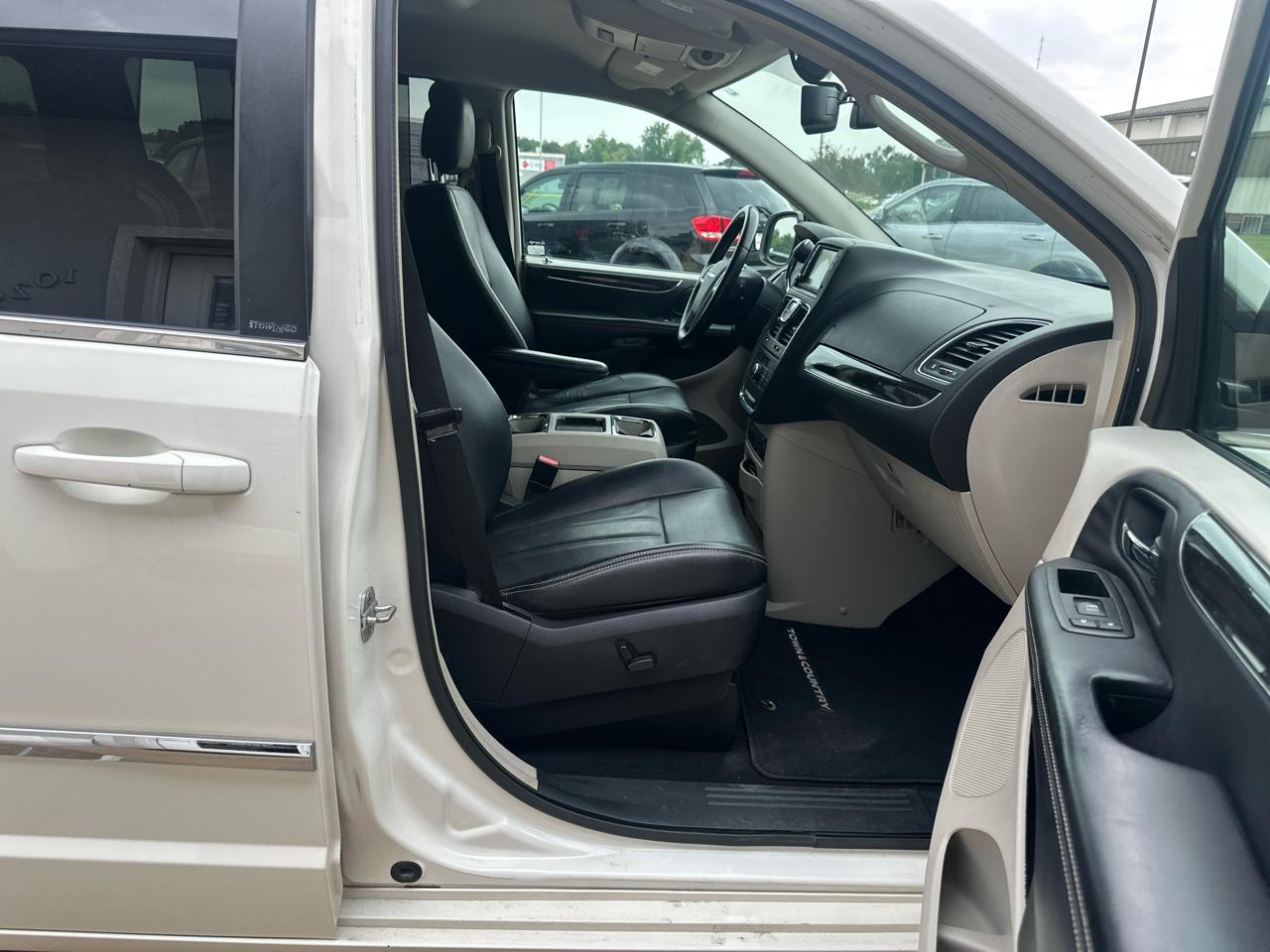 Chrysler Town & Country 4dr Wgn Touring-L 2013