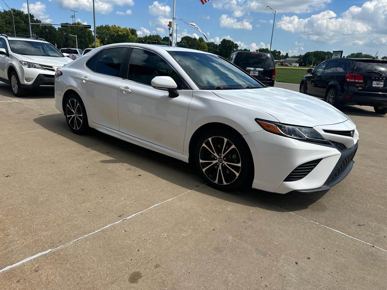 Toyota Camry XLE Auto (Natl) 2018