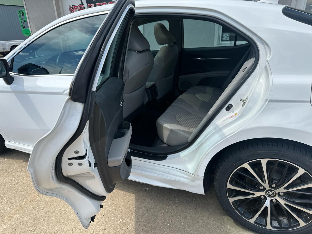 Toyota Camry XLE Auto (Natl) 2018