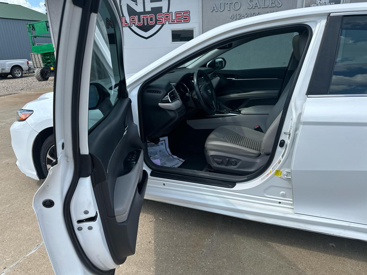 Toyota Camry XLE Auto (Natl) 2018