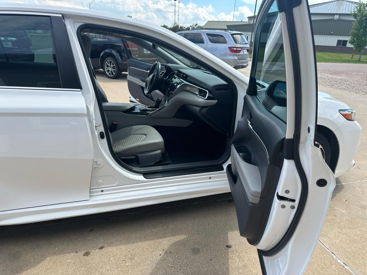 Toyota Camry XLE Auto (Natl) 2018