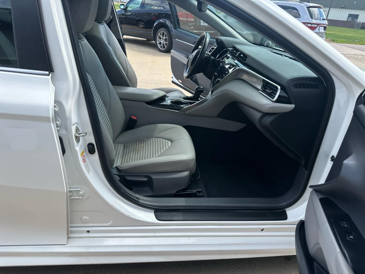 Toyota Camry XLE Auto (Natl) 2018