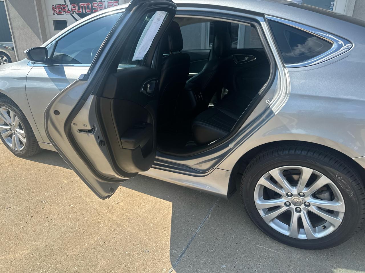 Chrysler 200 4dr Sdn Limited Platinum FWD 2016