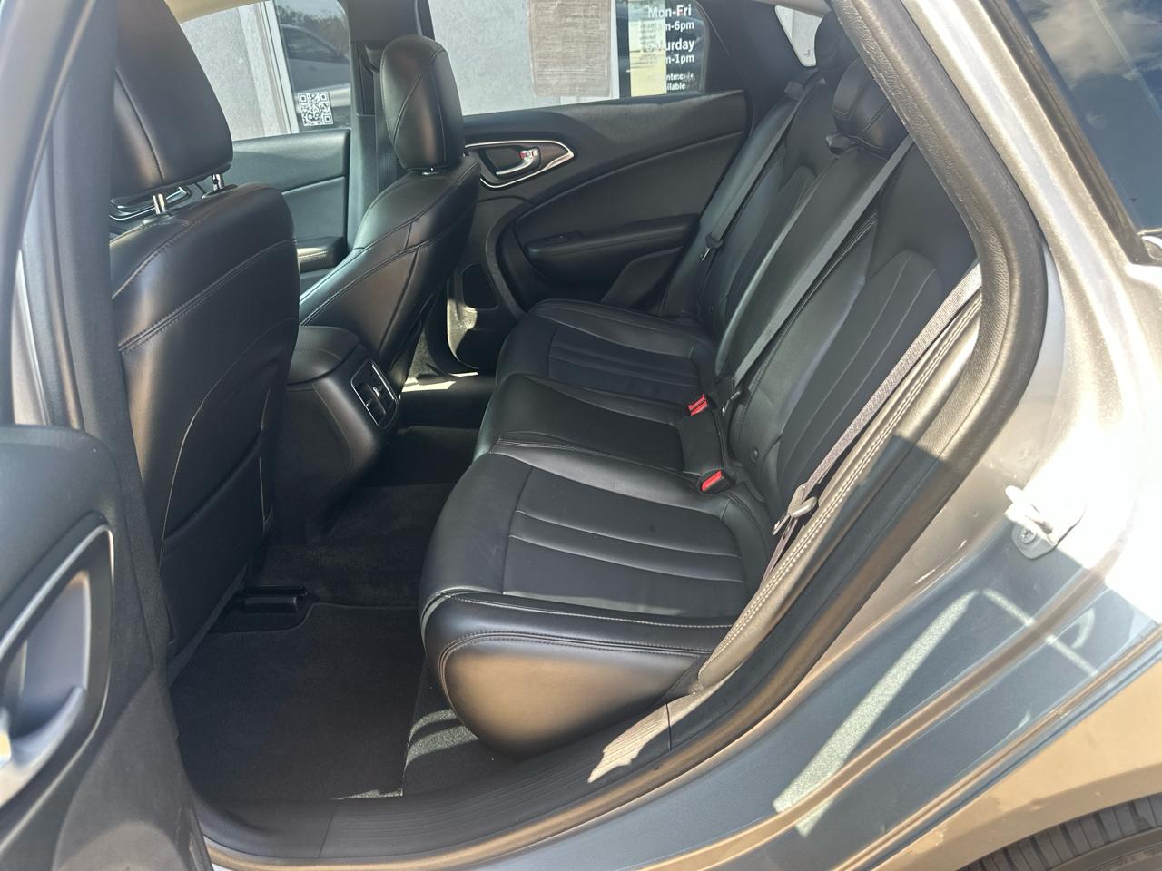 Chrysler 200 4dr Sdn Limited Platinum FWD 2016