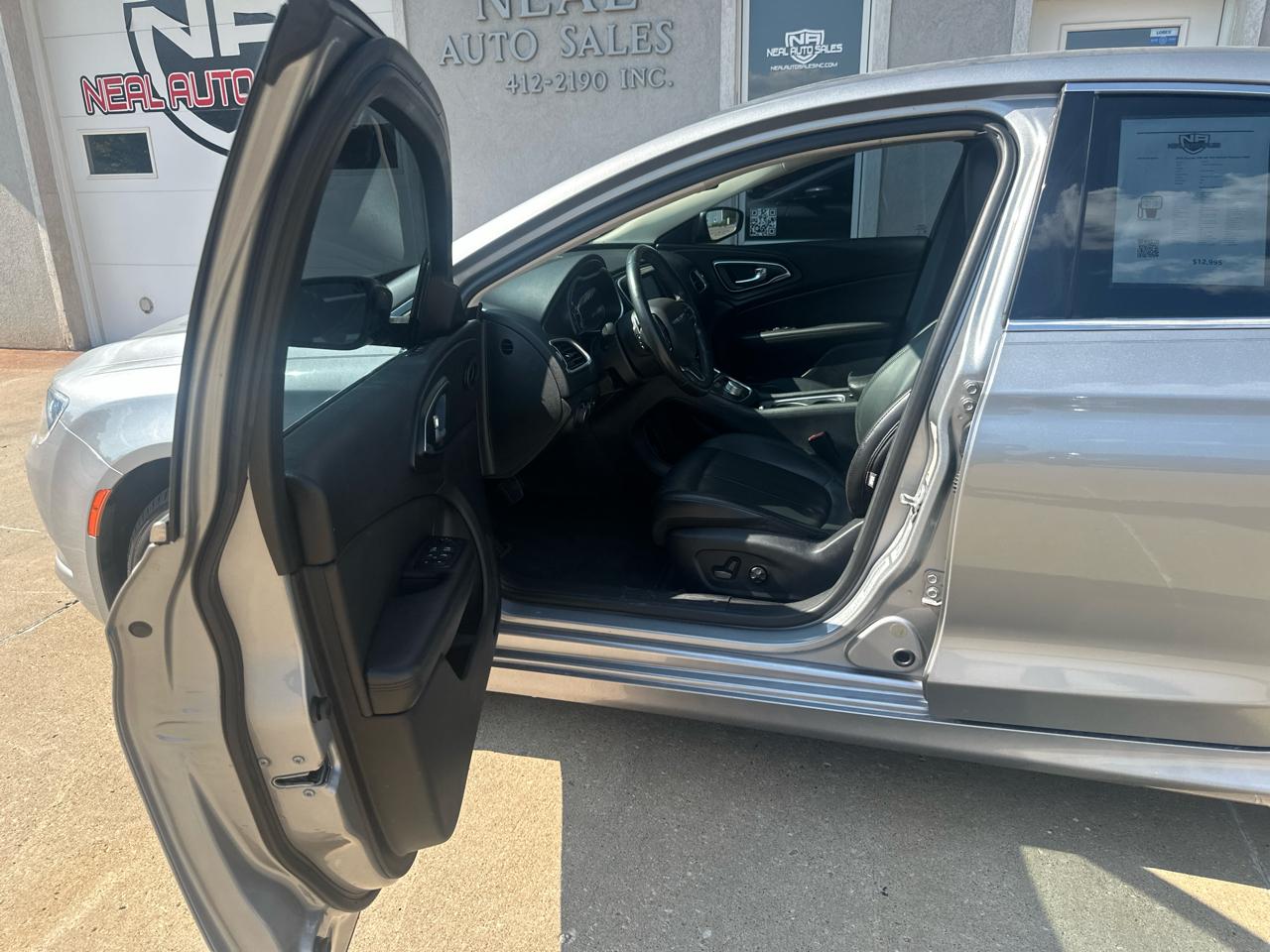 Chrysler 200 4dr Sdn Limited Platinum FWD 2016