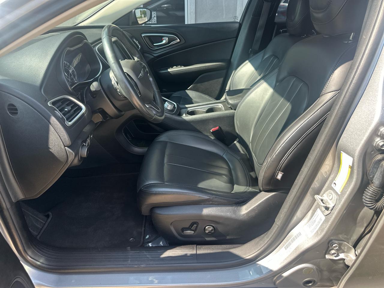 Chrysler 200 4dr Sdn Limited Platinum FWD 2016