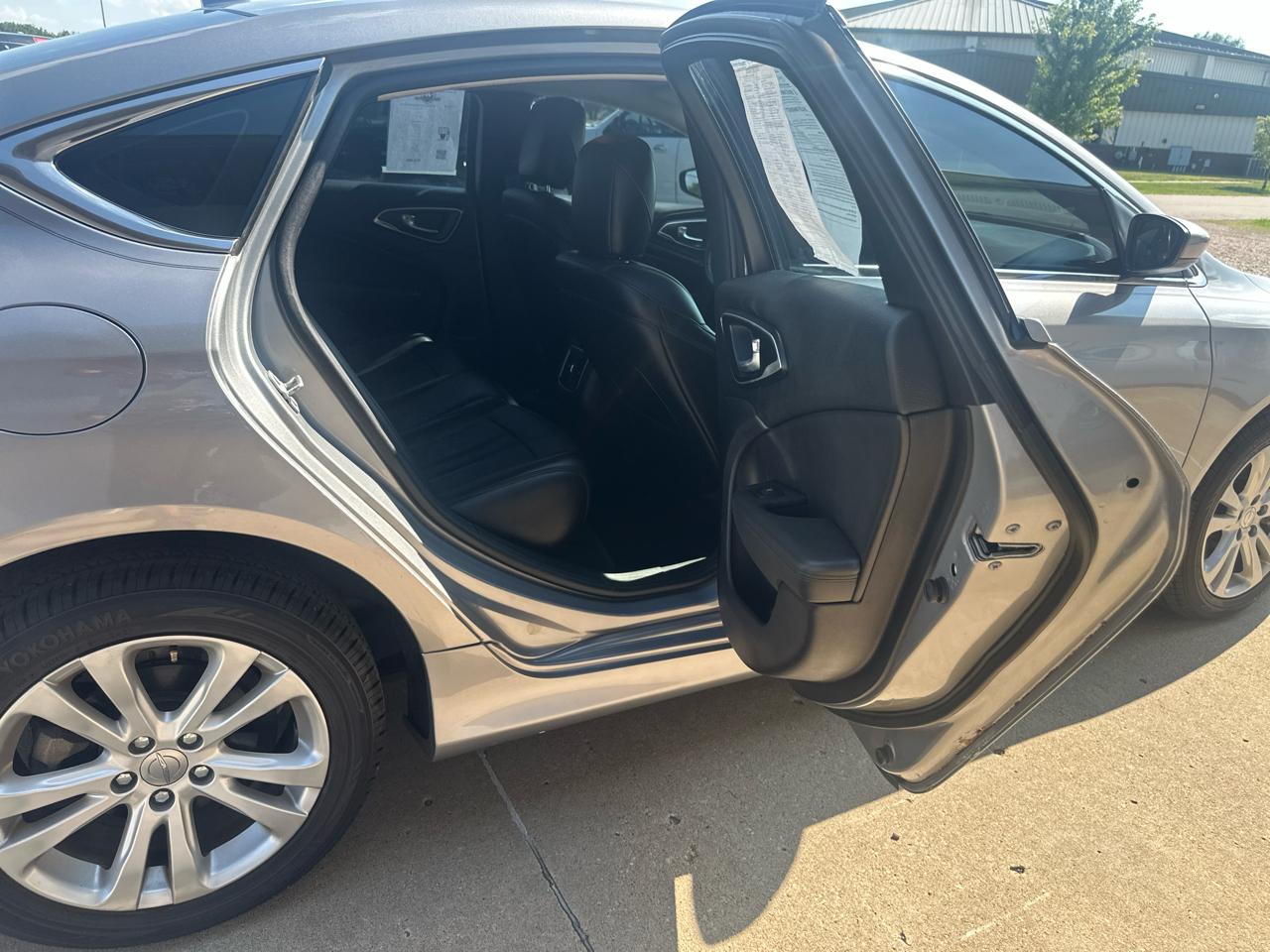 Chrysler 200 4dr Sdn Limited Platinum FWD 2016