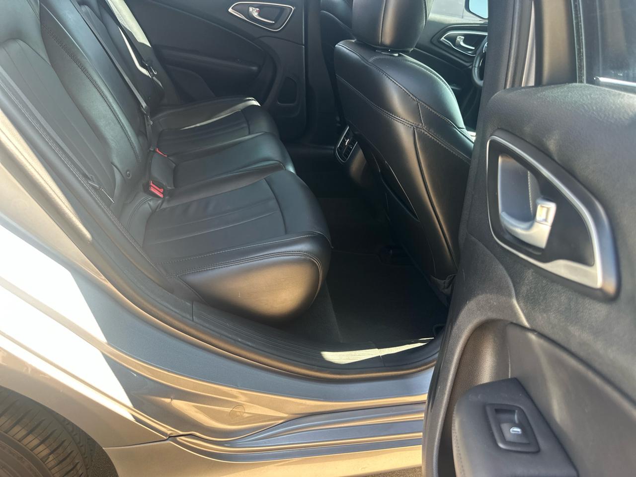 Chrysler 200 4dr Sdn Limited Platinum FWD 2016