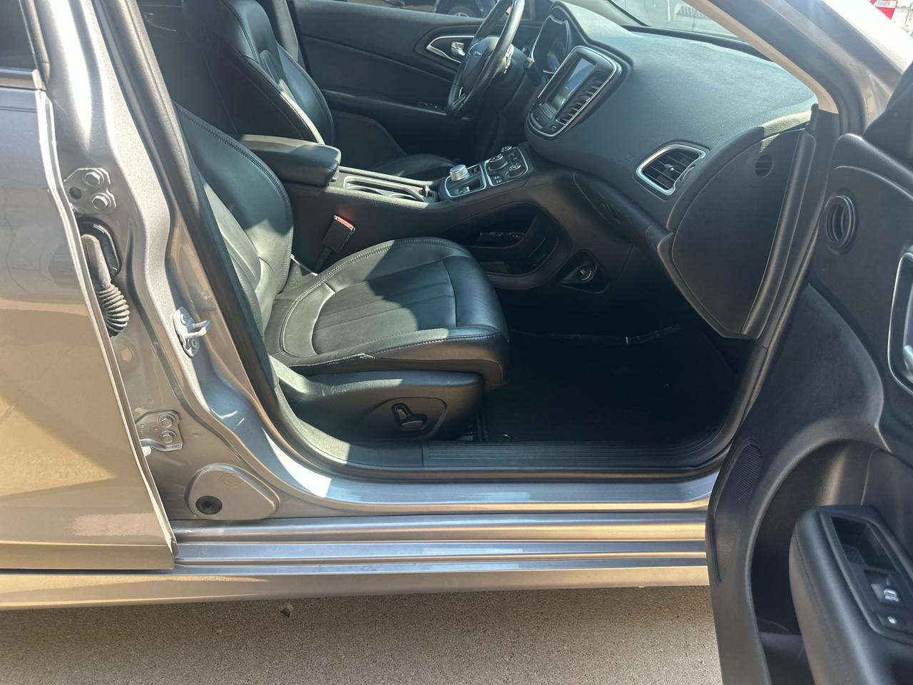 Chrysler 200 4dr Sdn Limited Platinum FWD 2016