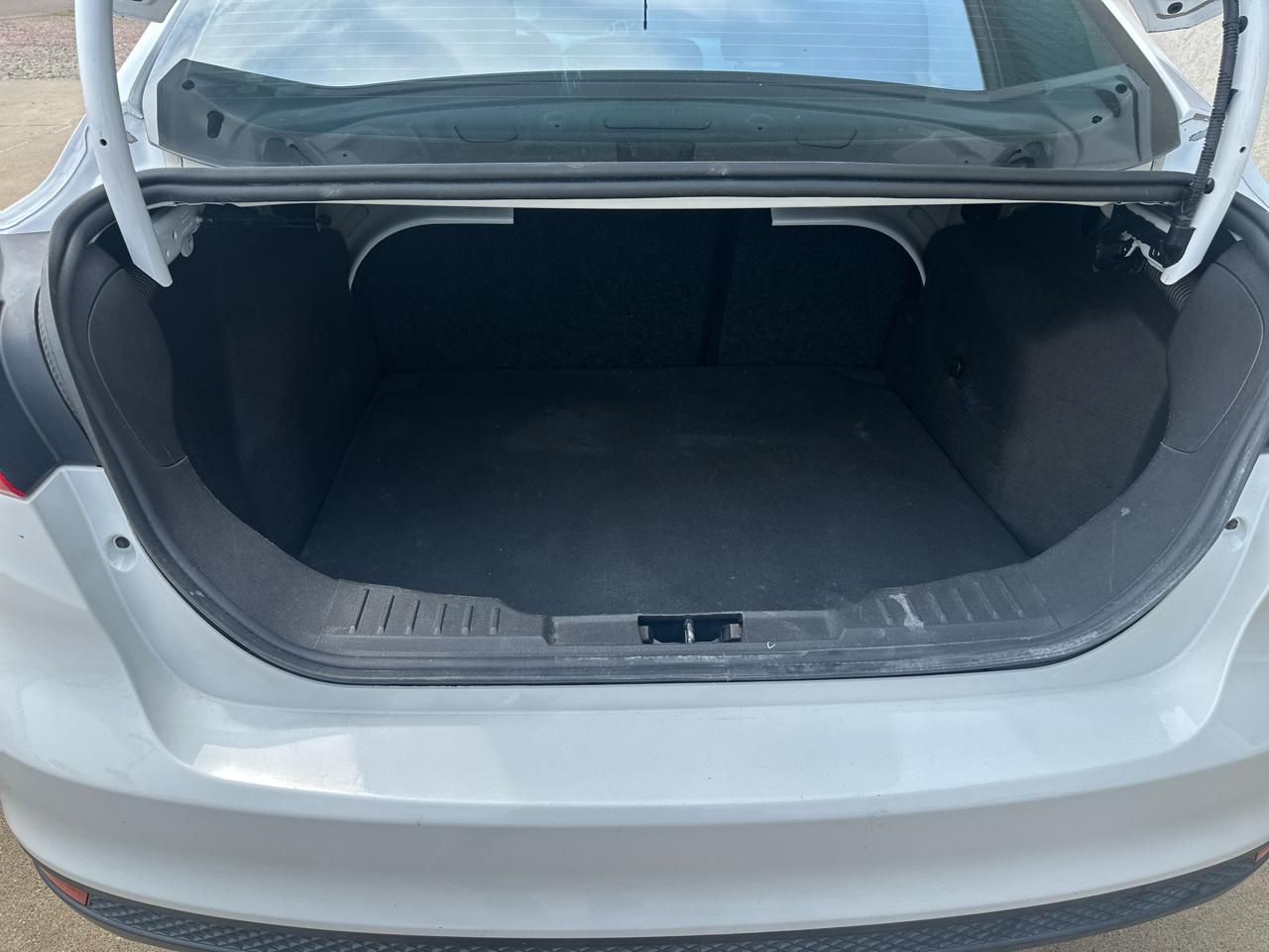 Ford Focus S Sedan 2017