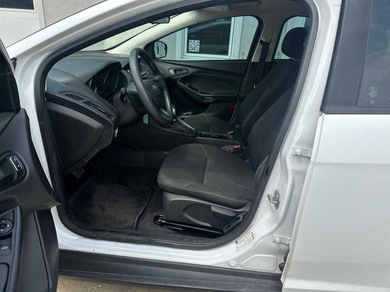 Ford Focus S Sedan 2017