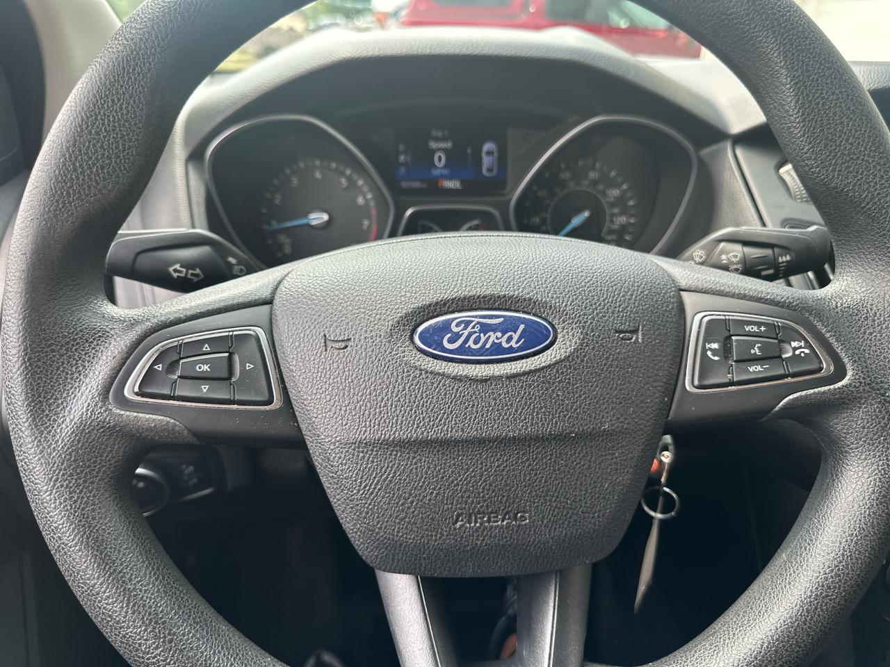Ford Focus S Sedan 2017