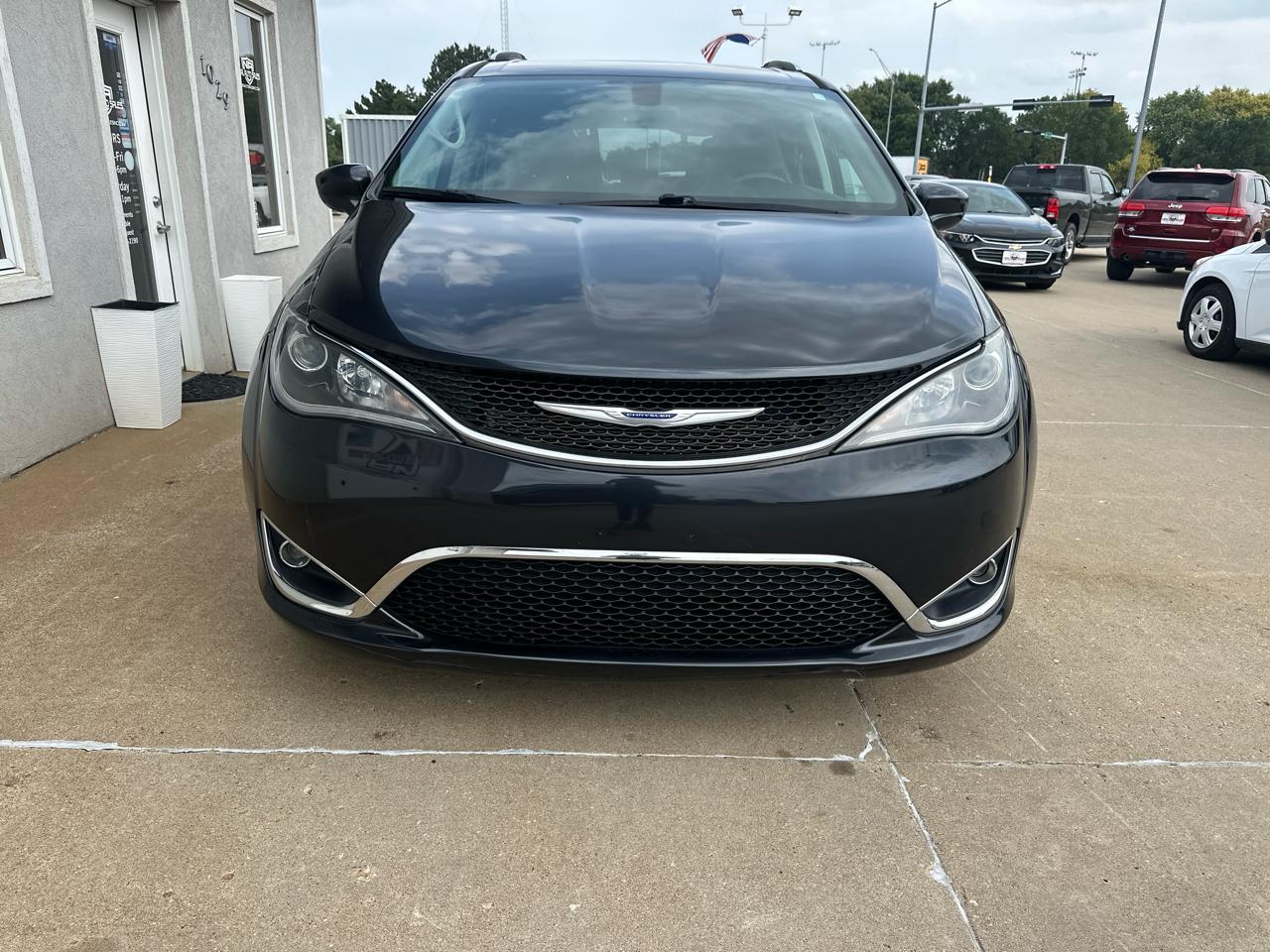 Chrysler Pacifica Touring L FWD 2019