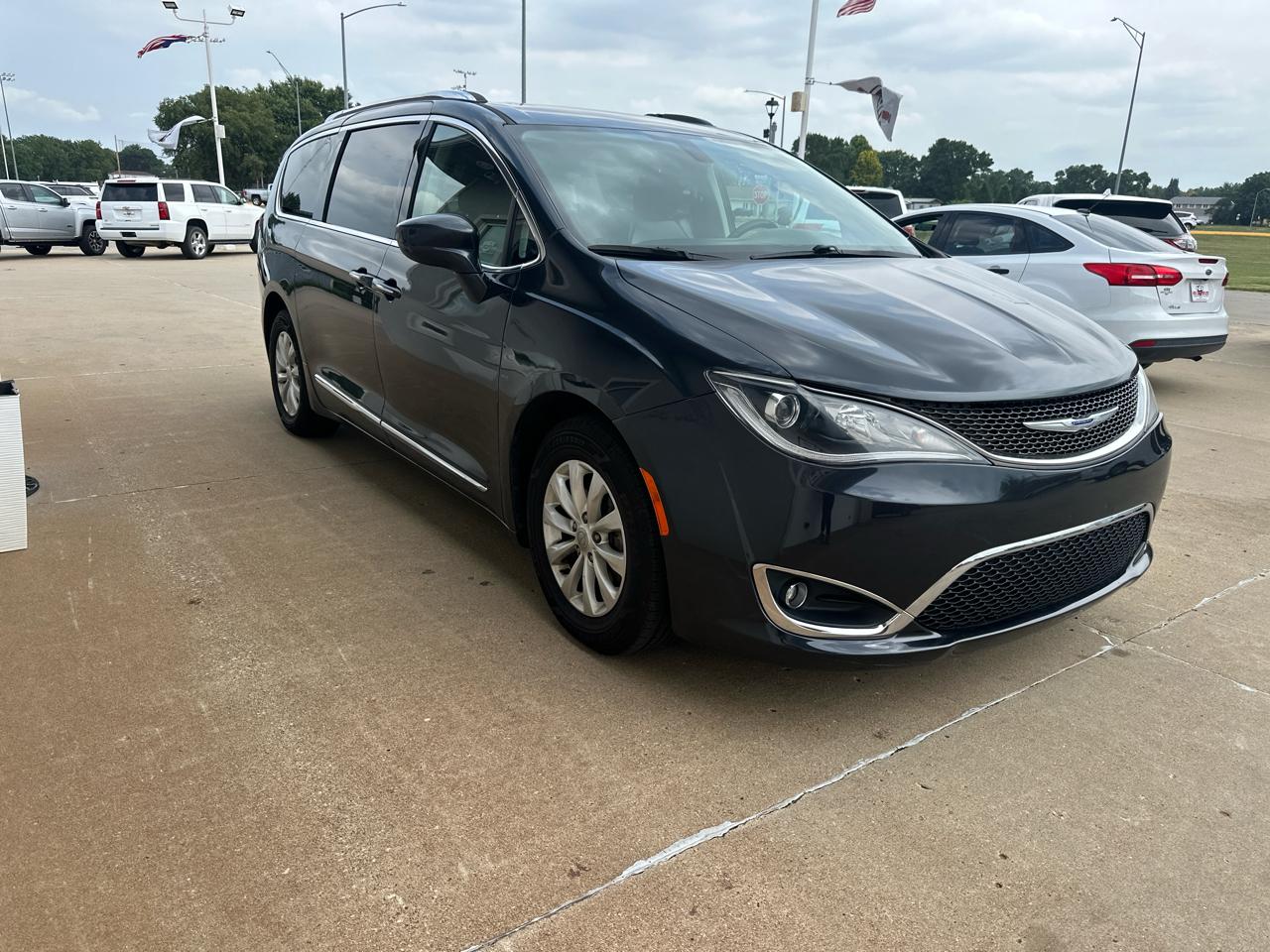 Chrysler Pacifica Touring L FWD 2019