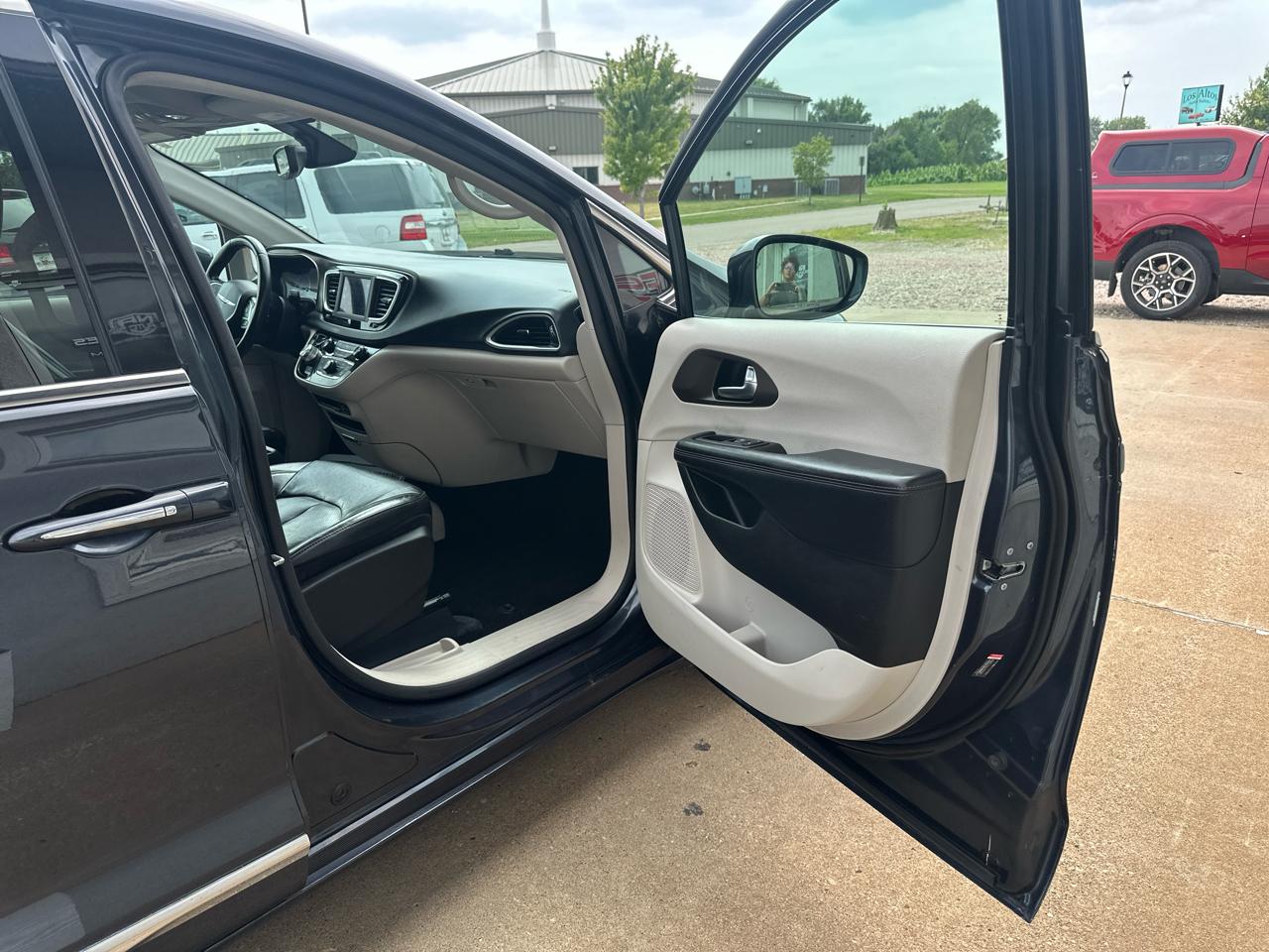 Chrysler Pacifica Touring L FWD 2019