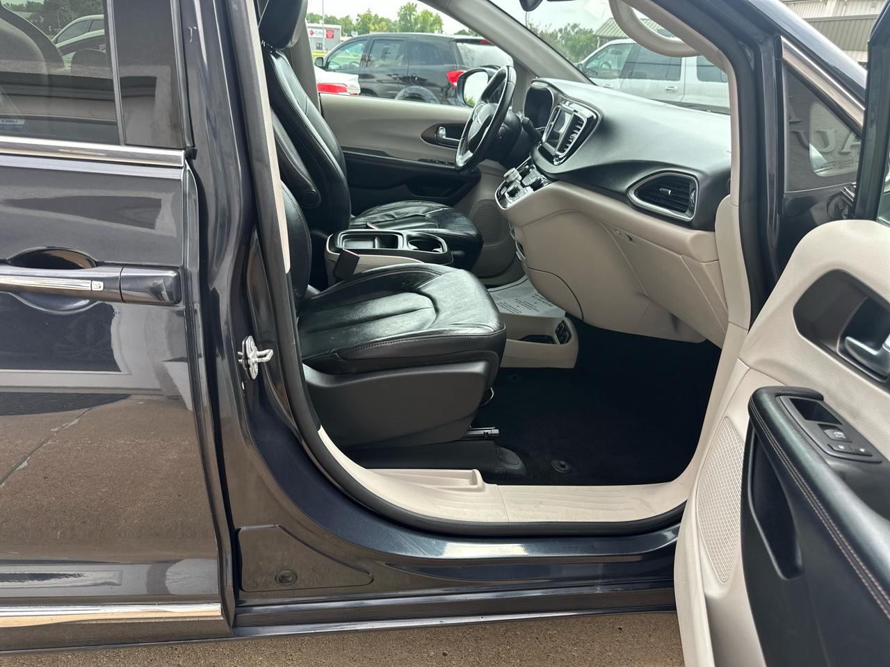 Chrysler Pacifica Touring L FWD 2019