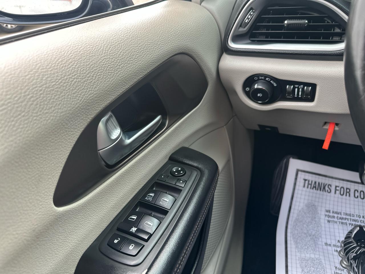 Chrysler Pacifica Touring L FWD 2019