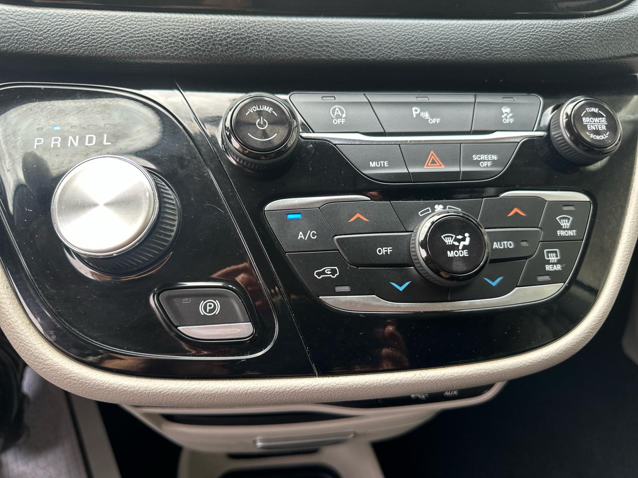 Chrysler Pacifica Touring L FWD 2019
