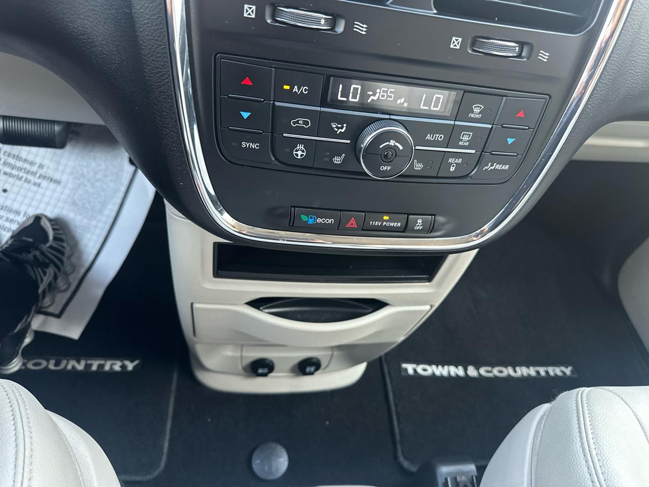 Chrysler Town & Country 4dr Wgn Touring 2015