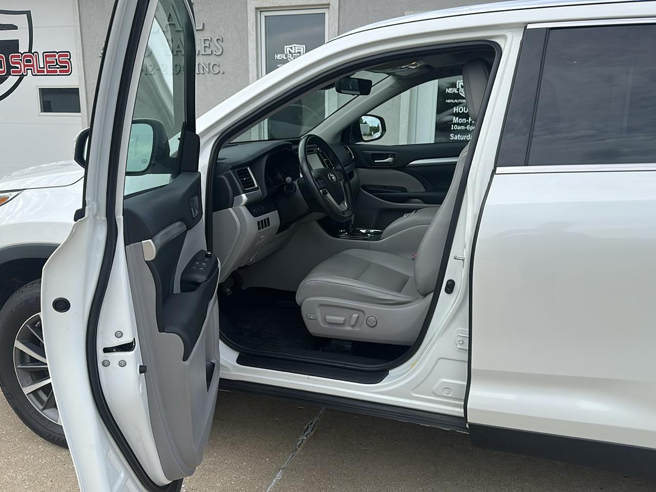 Toyota Highlander XLE V6 AWD (Natl) 2019