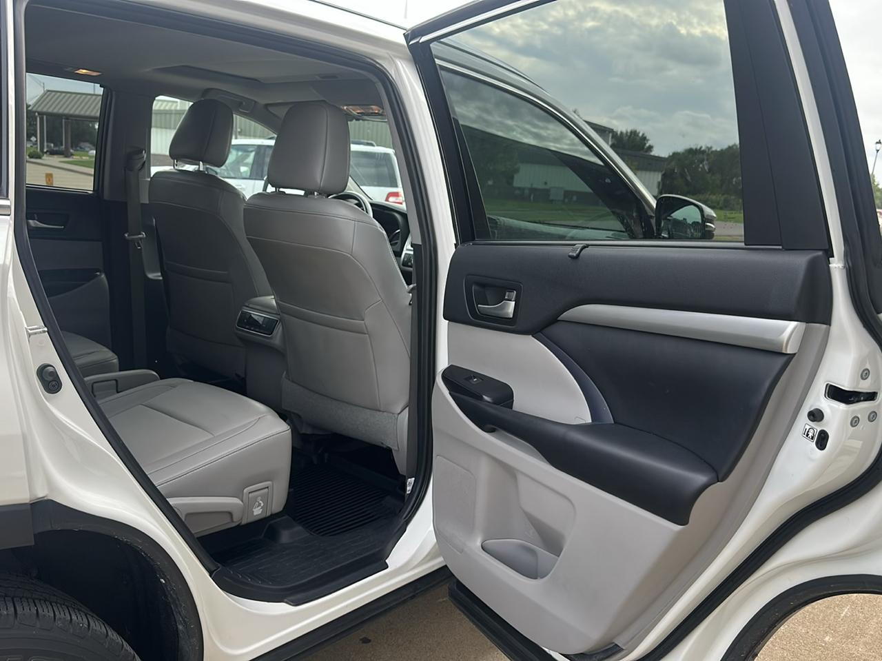 Toyota Highlander XLE V6 AWD (Natl) 2019