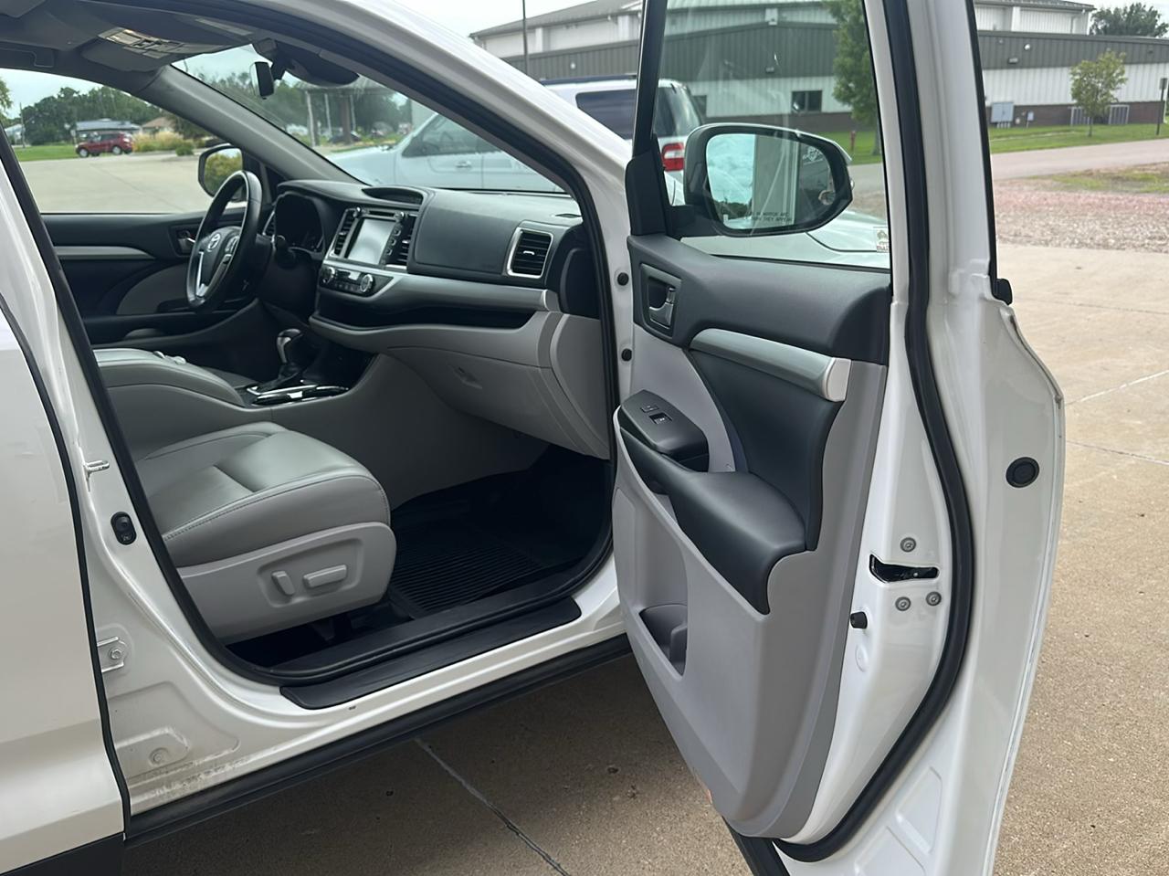 Toyota Highlander XLE V6 AWD (Natl) 2019