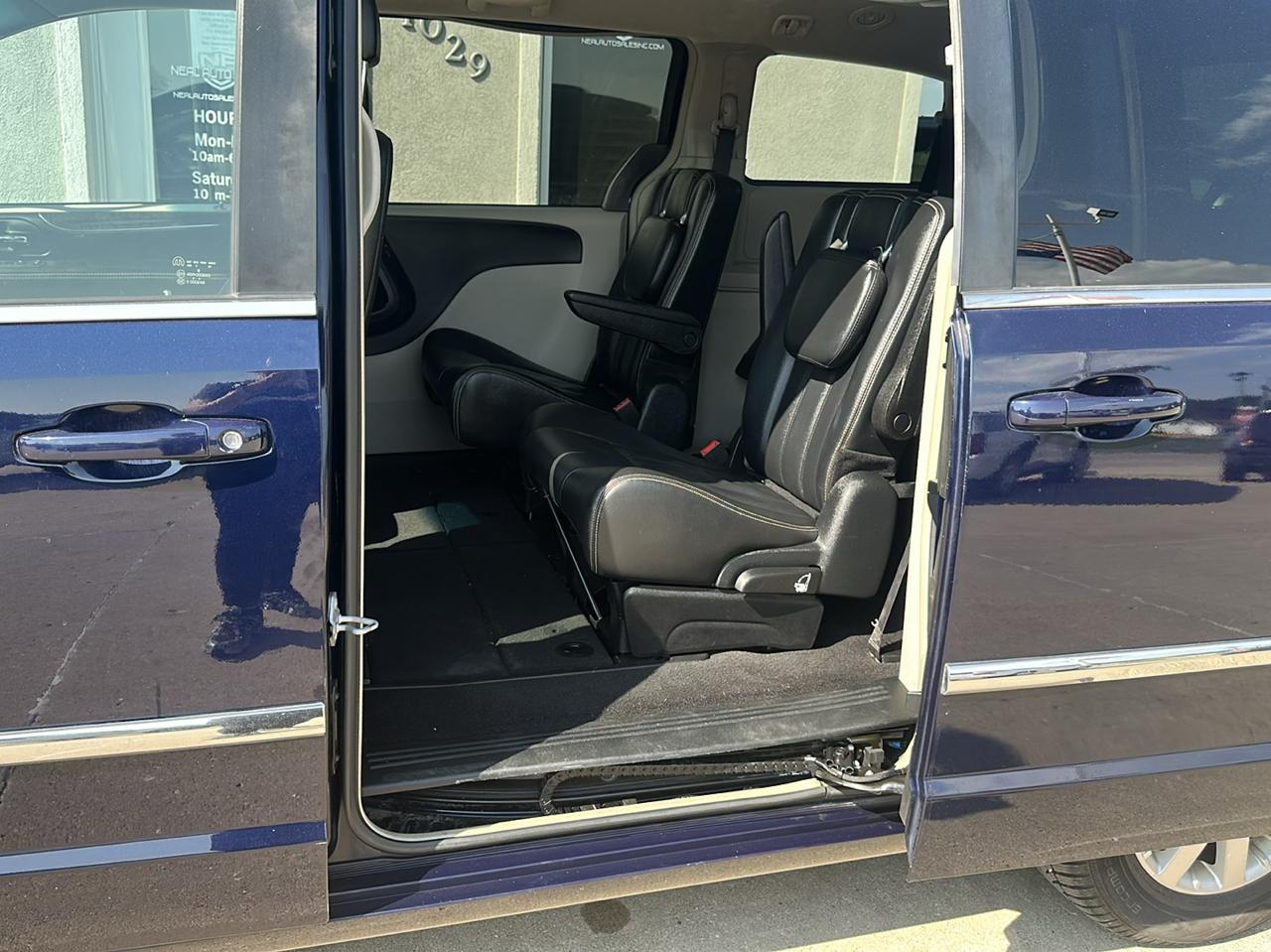 Chrysler Town & Country 4dr Wgn Touring 2014