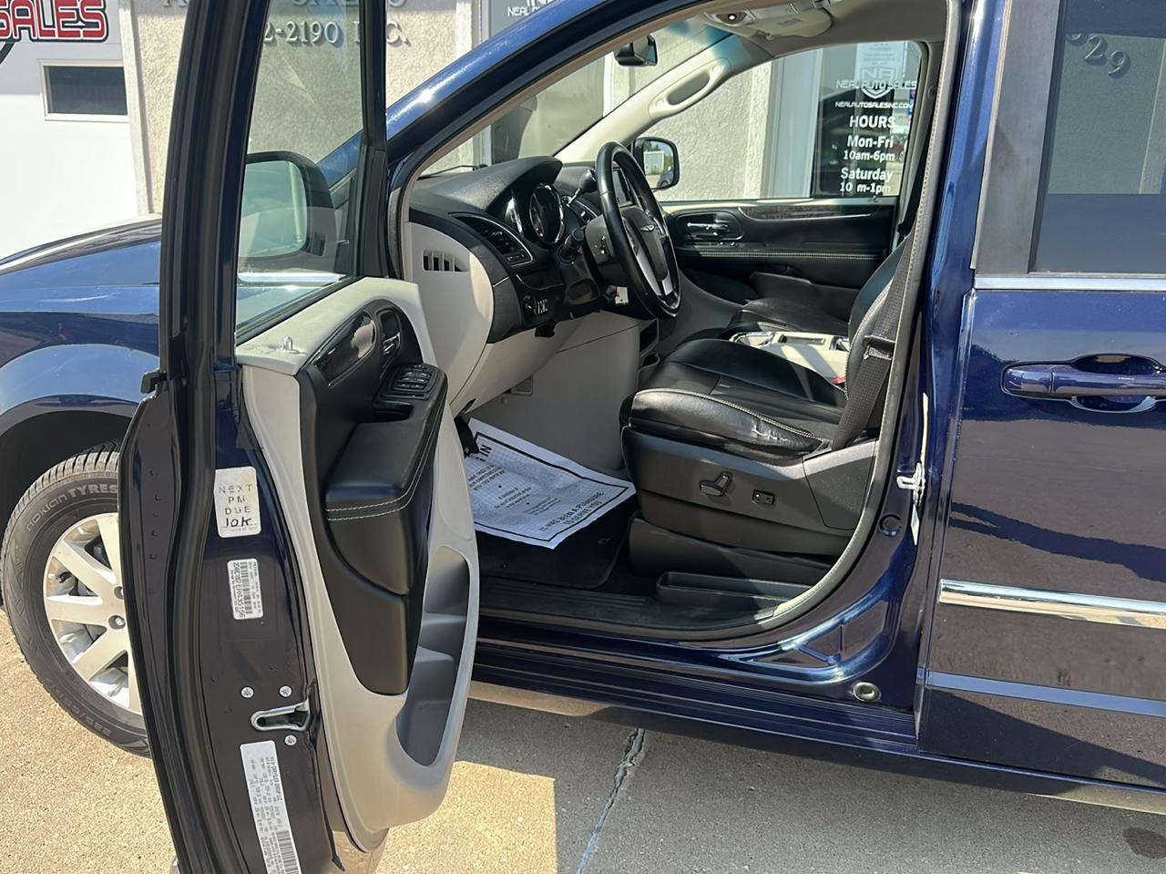 Chrysler Town & Country 4dr Wgn Touring 2014