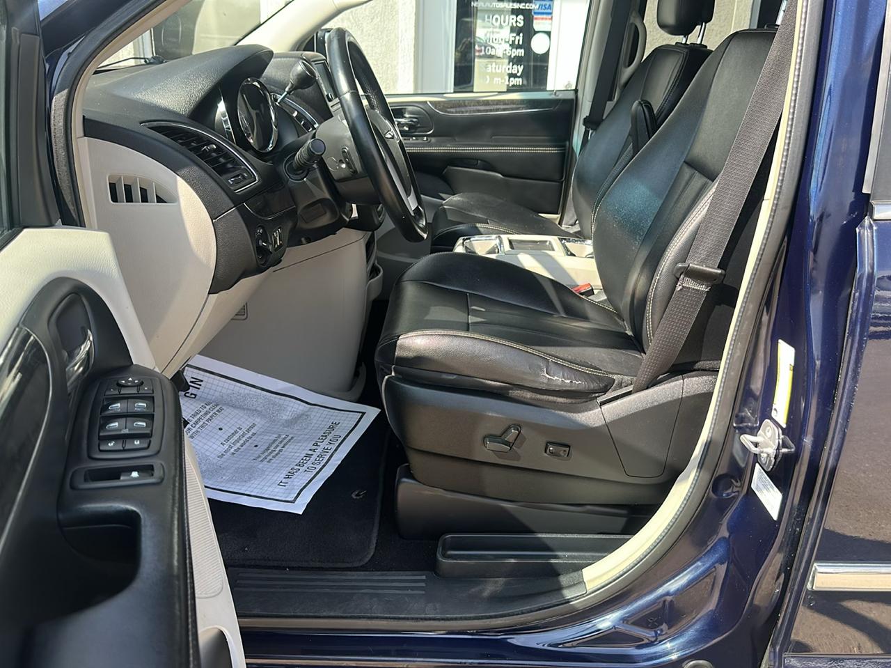 Chrysler Town & Country 4dr Wgn Touring 2014