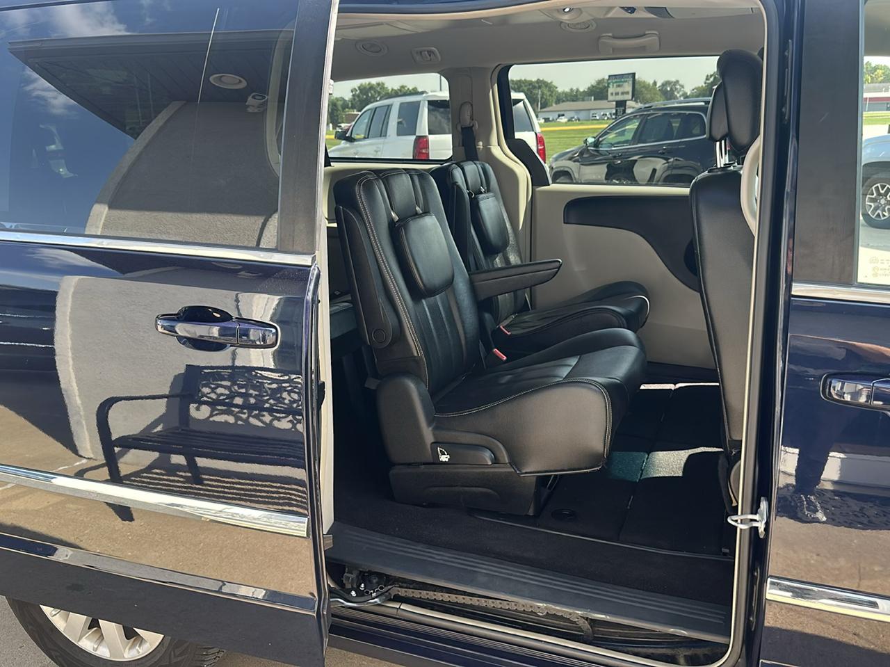 Chrysler Town & Country 4dr Wgn Touring 2014