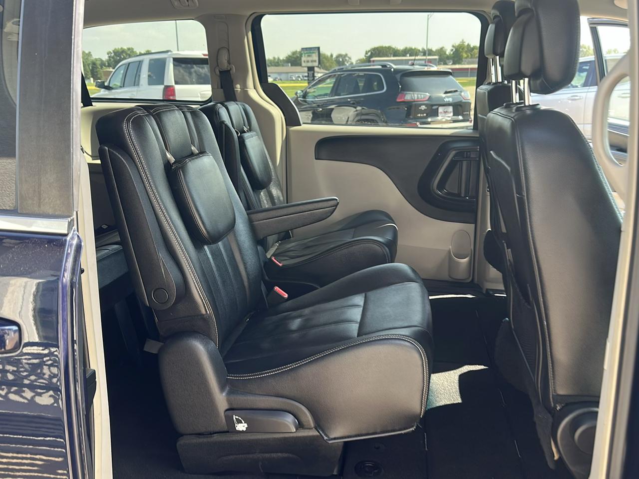 Chrysler Town & Country 4dr Wgn Touring 2014