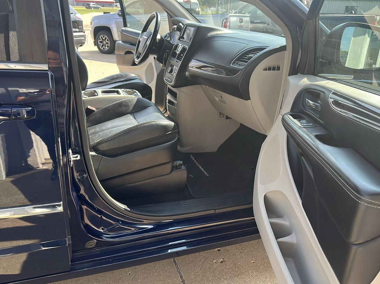 Chrysler Town & Country 4dr Wgn Touring 2014