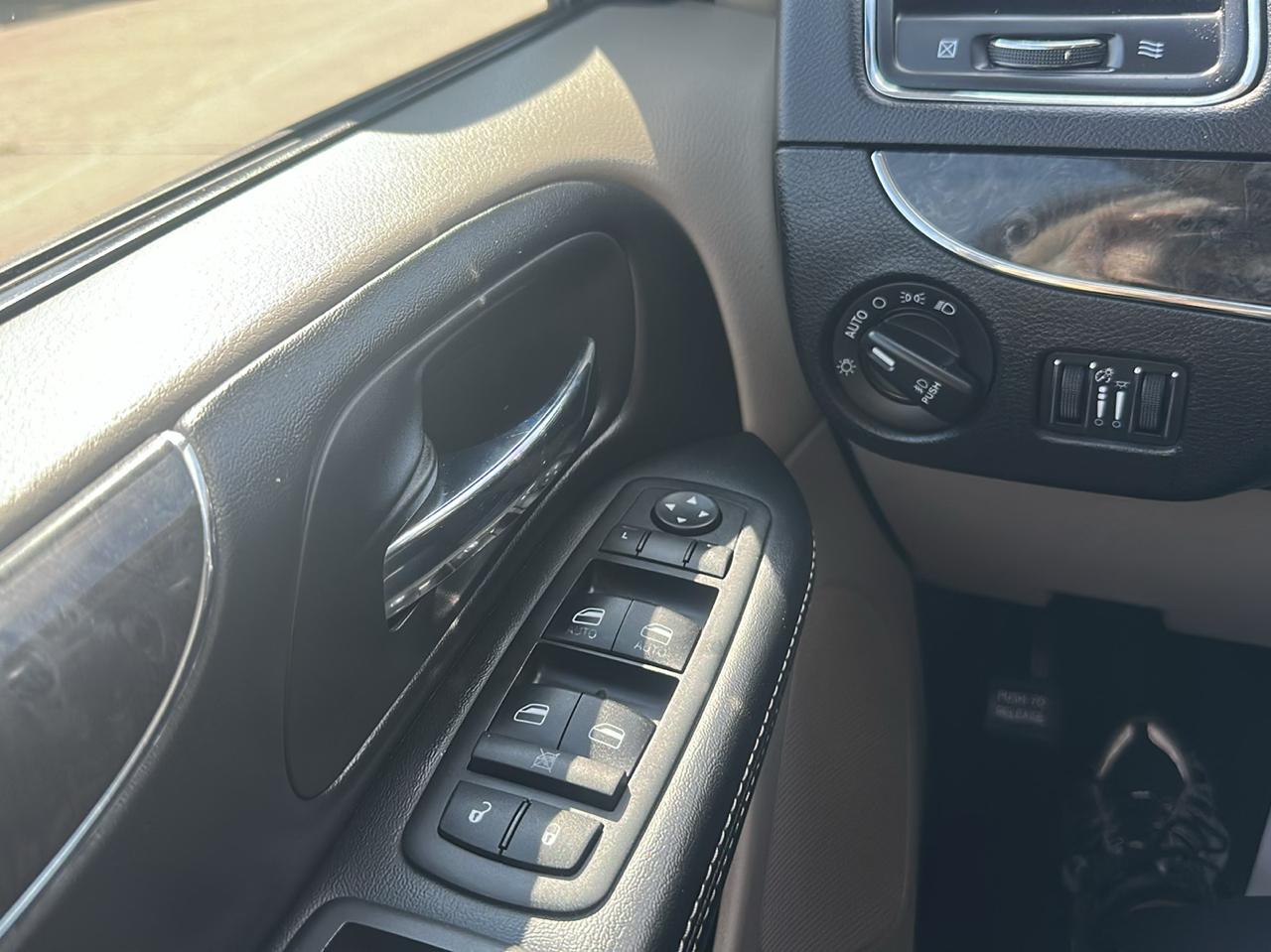 Chrysler Town & Country 4dr Wgn Touring 2014
