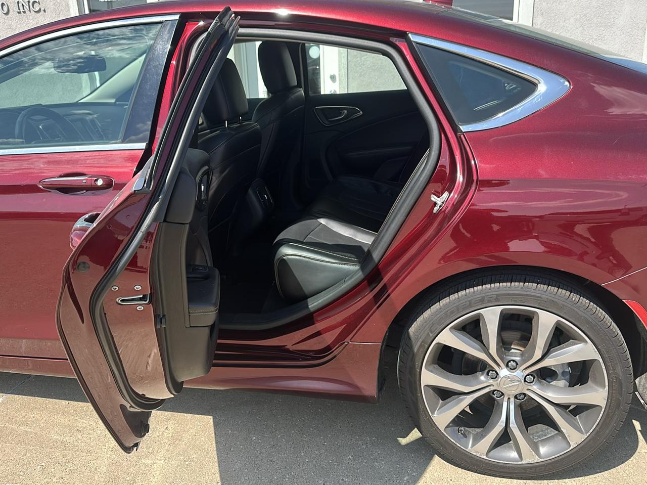 Chrysler 200 4dr Sdn C FWD 2015