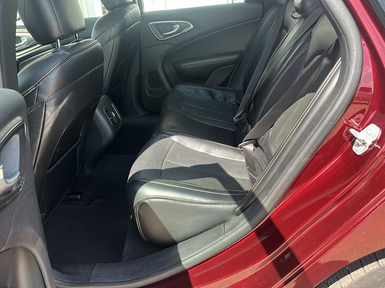 Chrysler 200 4dr Sdn C FWD 2015