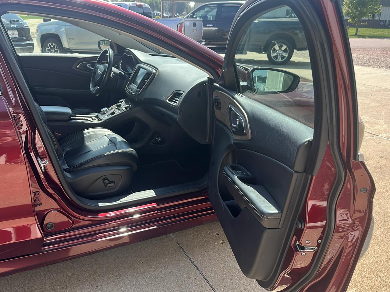 Chrysler 200 4dr Sdn C FWD 2015