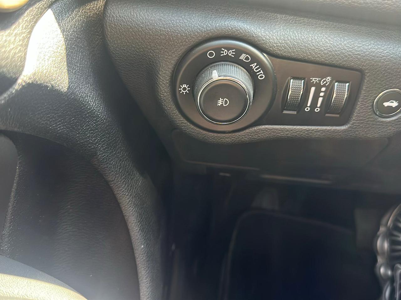 Chrysler 200 4dr Sdn C FWD 2015