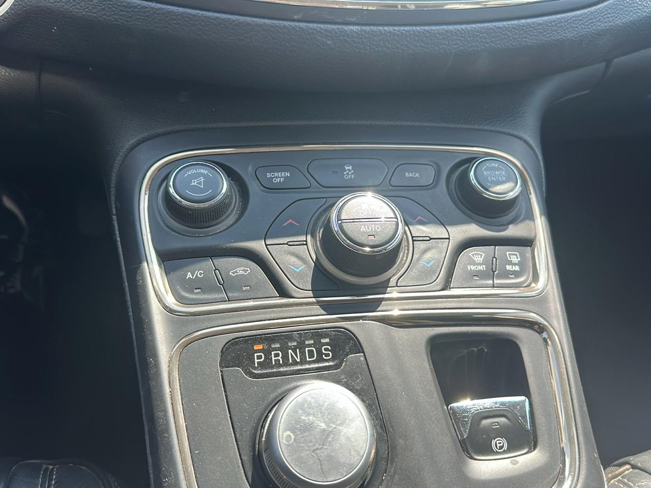 Chrysler 200 4dr Sdn C FWD 2015