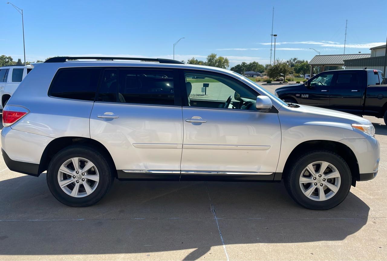Toyota Highlander 4WD 4dr V6 (Natl) 2012