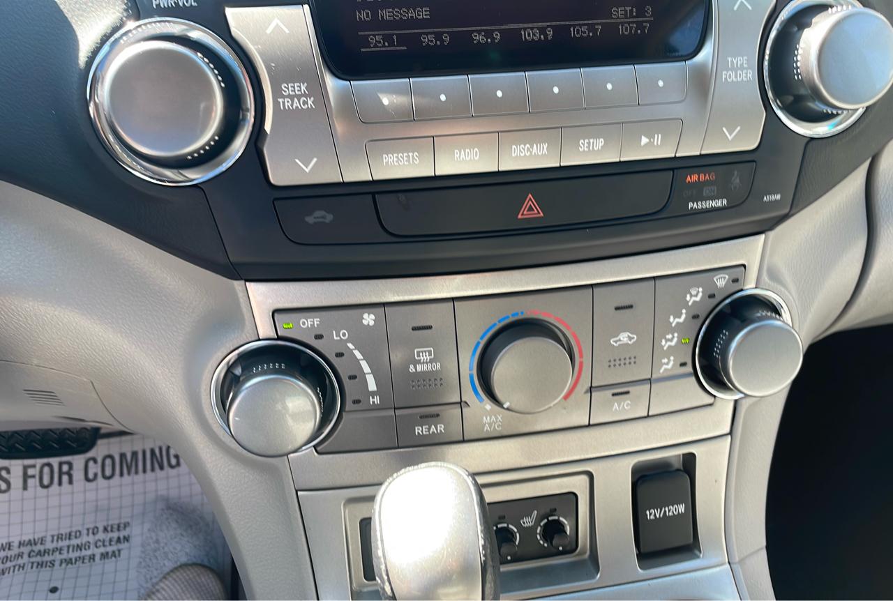 Toyota Highlander 4WD 4dr V6 (Natl) 2012