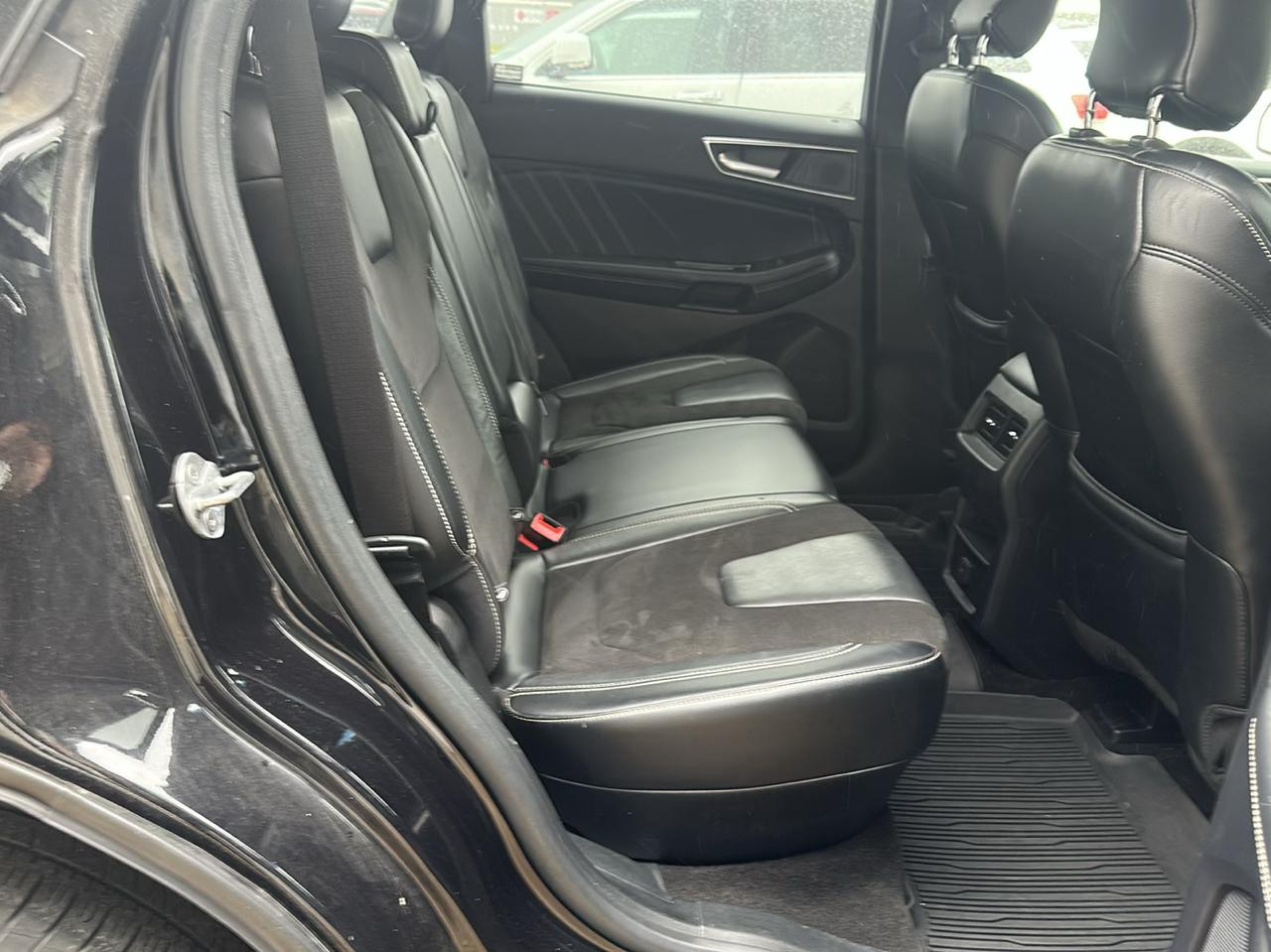 Ford Edge photo 11