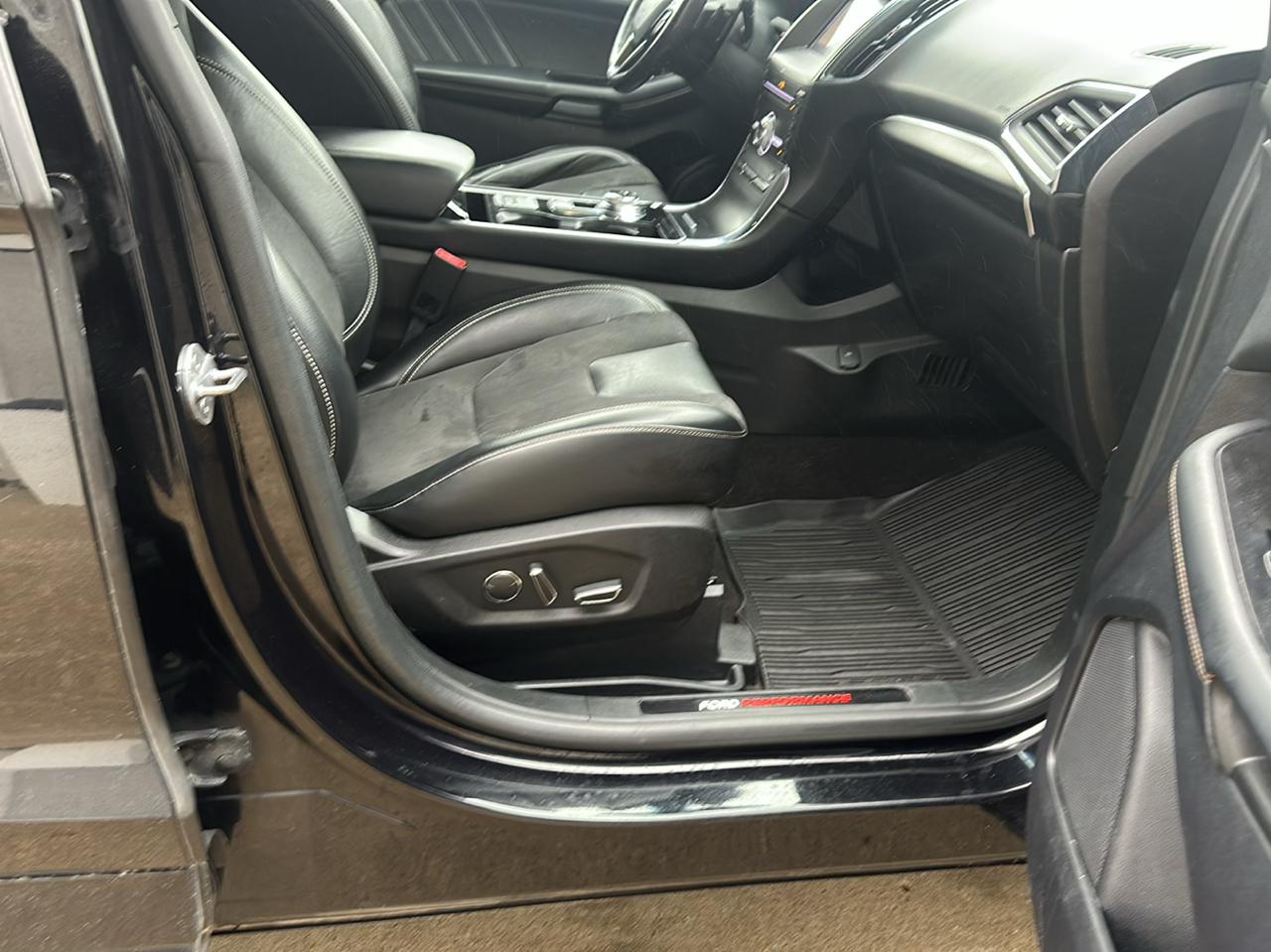 Ford Edge photo 13