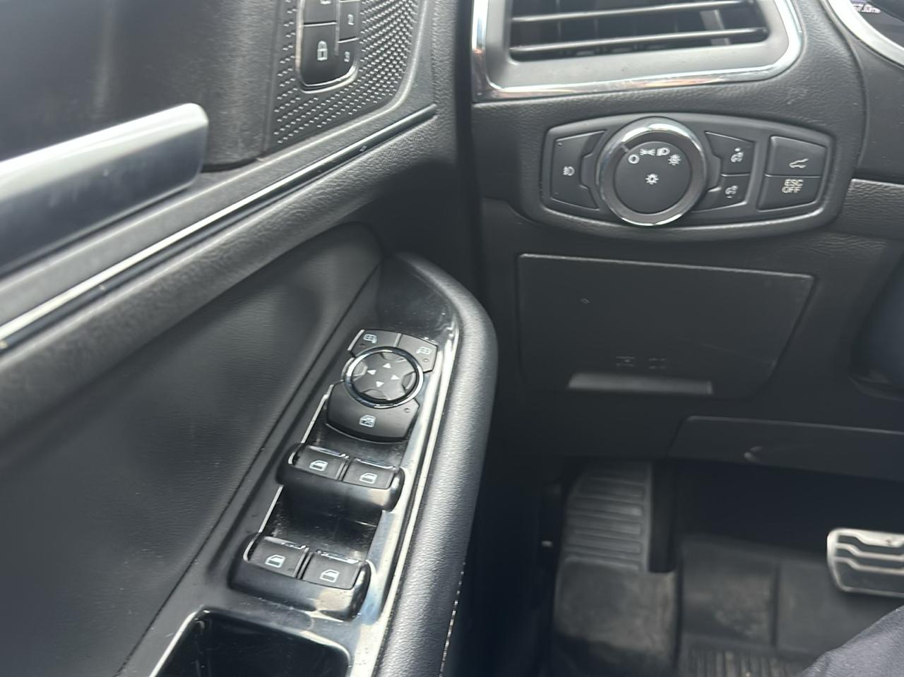 Ford Edge photo 16