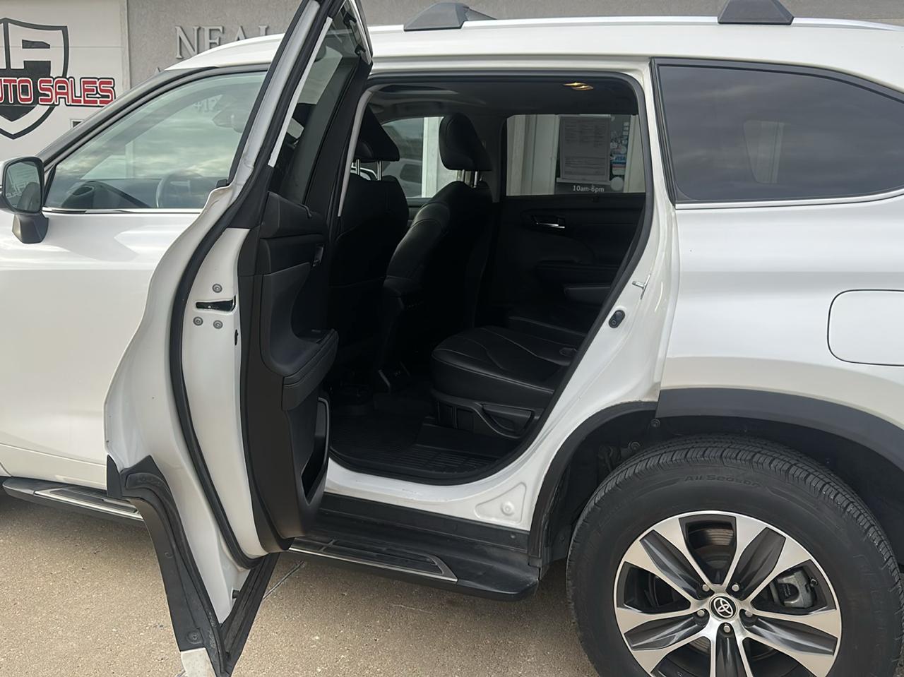 Toyota Highlander XLE AWD (Natl) 2021