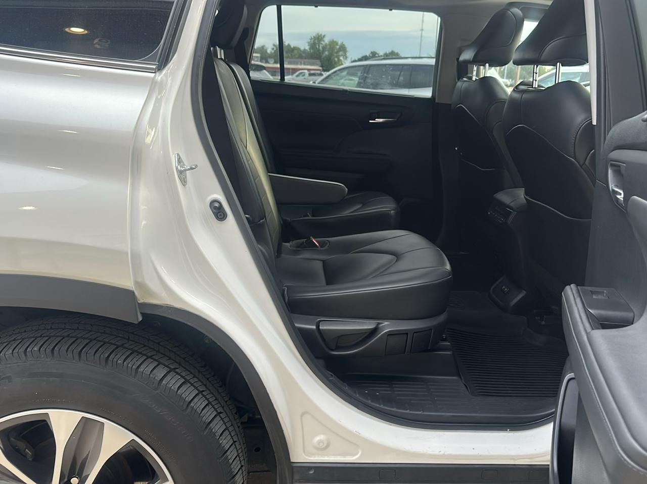 Toyota Highlander XLE AWD (Natl) 2021