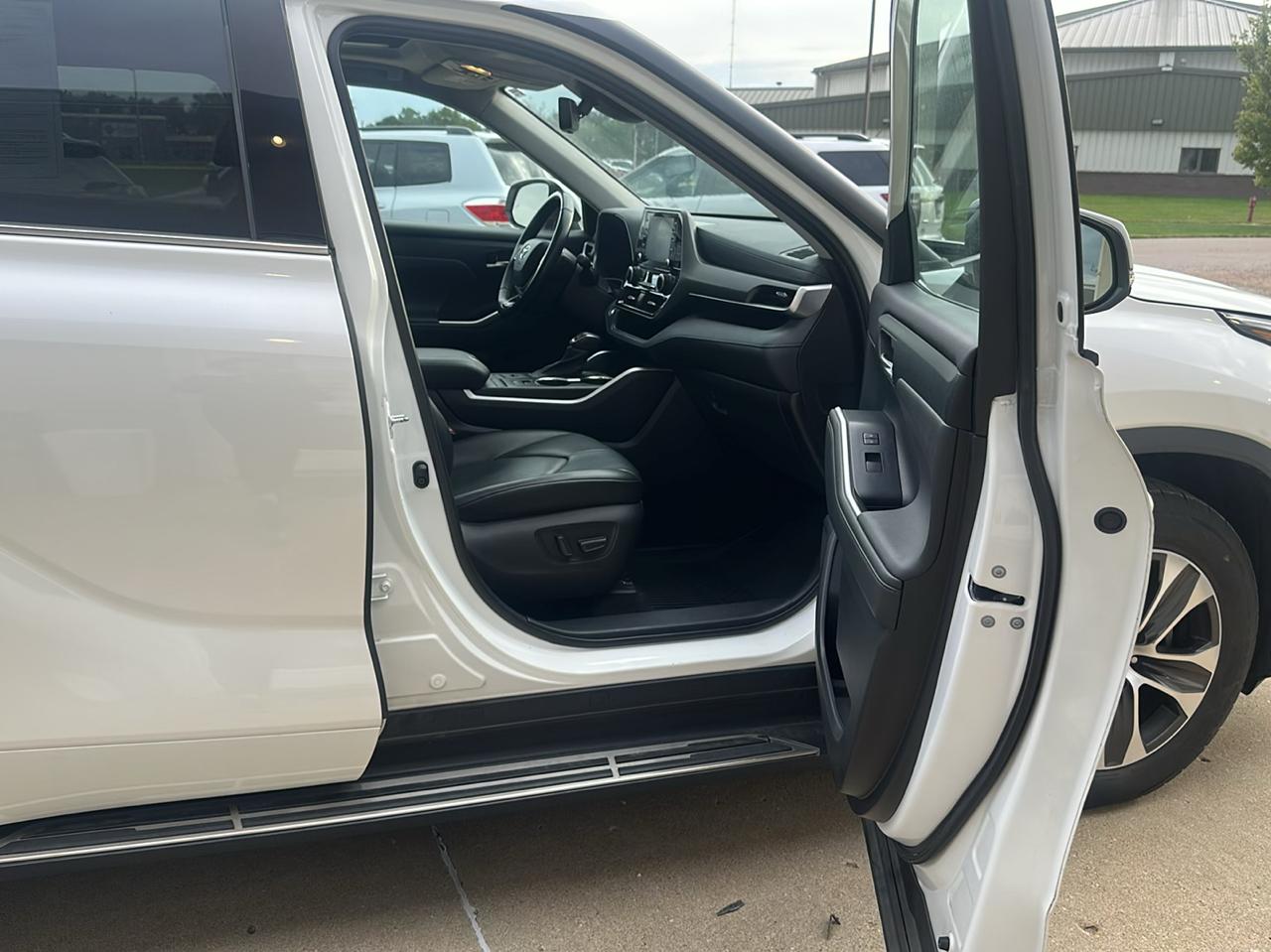 Toyota Highlander XLE AWD (Natl) 2021