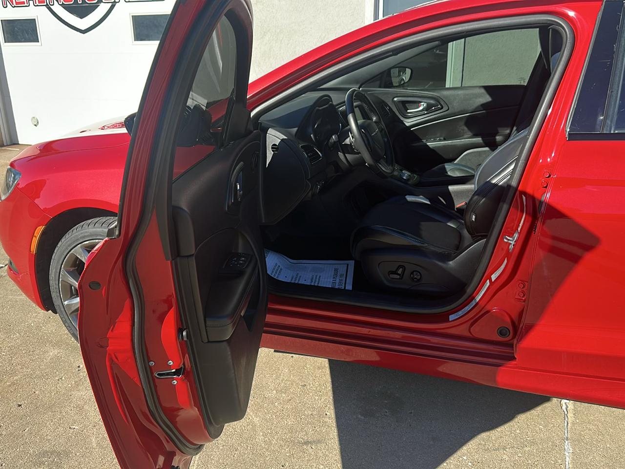 Chrysler 200 4dr Sdn S AWD 2016