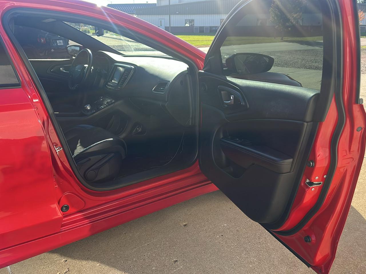 Chrysler 200 4dr Sdn S AWD 2016