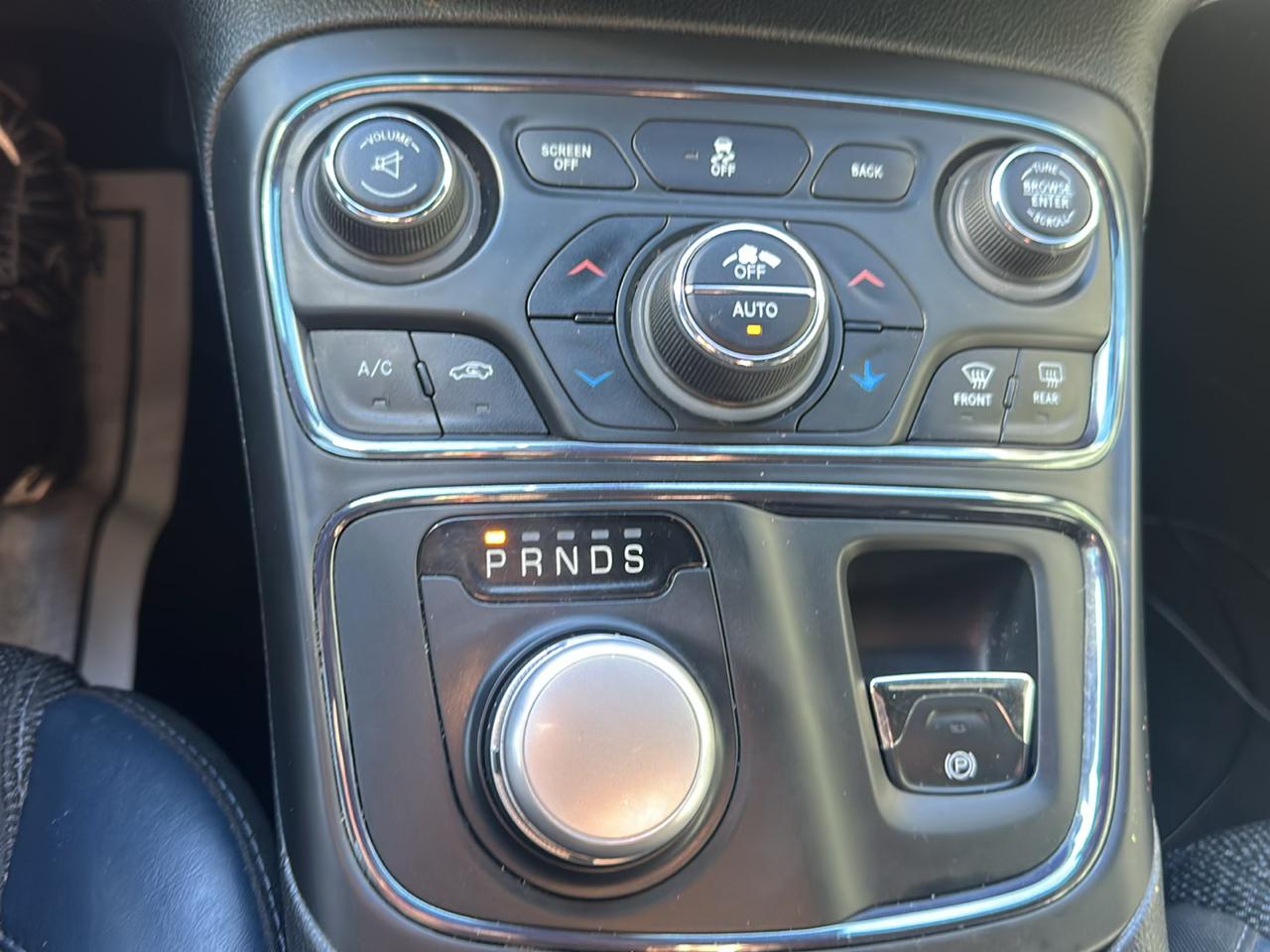 Chrysler 200 4dr Sdn S AWD 2016